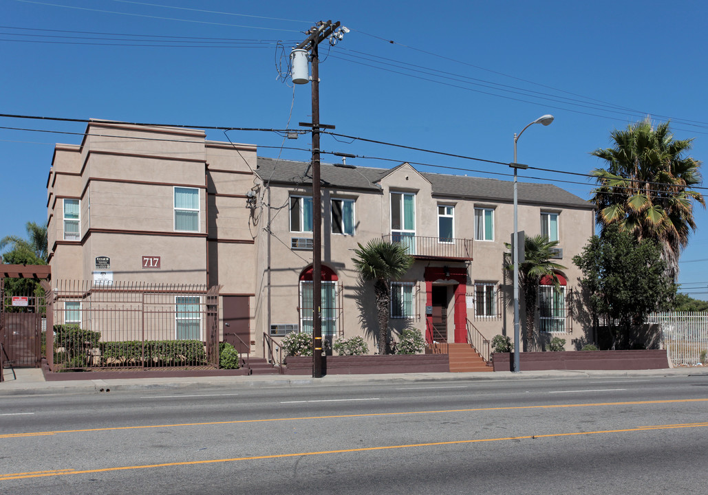 Royals I and II Apartments in Gardena, CA - Building Photo