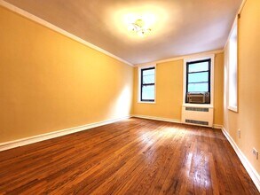 10 Avenue P, Unit 3L in Brooklyn, NY - Foto de edificio - Building Photo