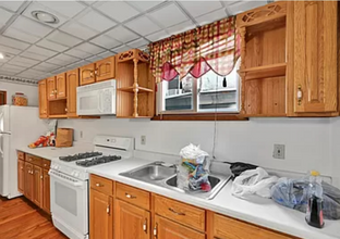 706 Mahantongo St-Unit -Apt 1 in Pottsville, PA - Building Photo - Building Photo