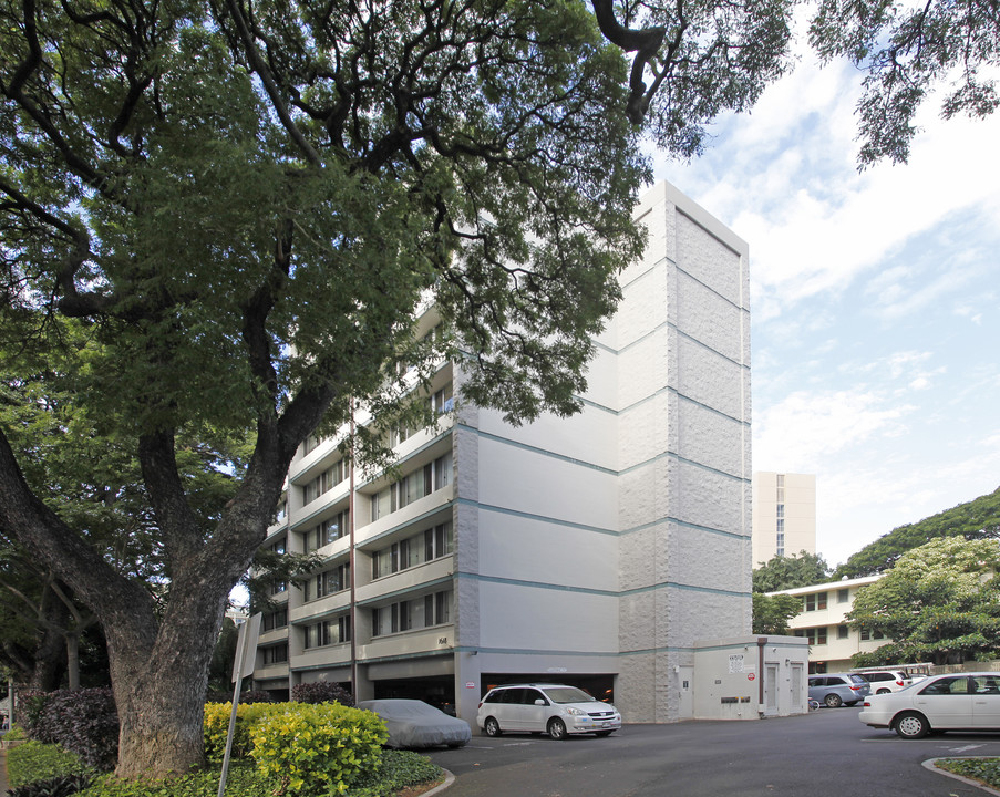 Wilder Vista in Honolulu, HI - Building Photo