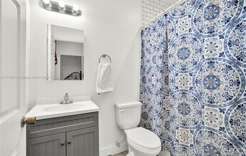 1741 NW 68th St, Unit FR in Miami, FL - Foto de edificio - Building Photo