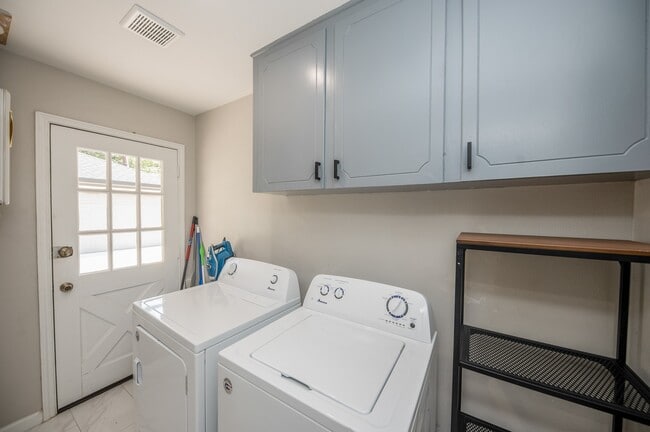 property at 926 Chantilly Ln