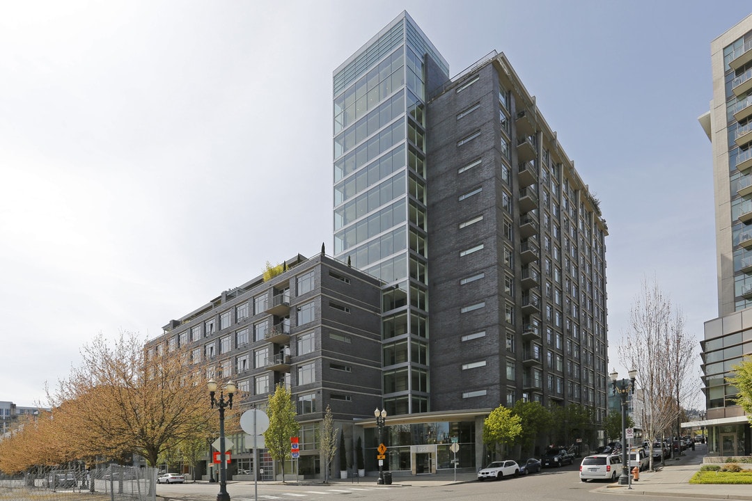 The Pinnacle Condominiums in Portland, OR - Building Photo