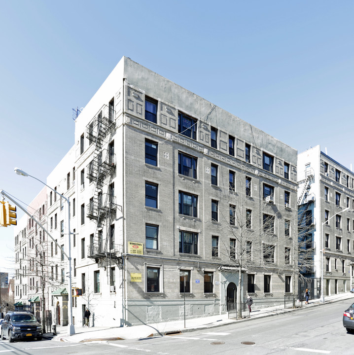 274 E 194th St in Bronx, NY - Building Photo