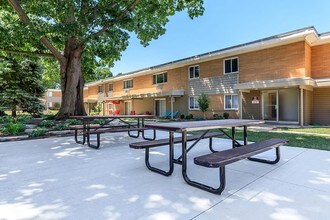 Willo Park Apartments in Willoughby, OH - Foto de edificio - Building Photo