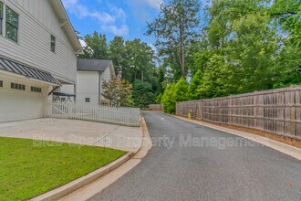 1840 Commons Cir in Atlanta, GA - Building Photo - Building Photo