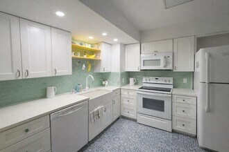 250 Hammond Pond Pkwy in Newton, MA - Building Photo - Building Photo