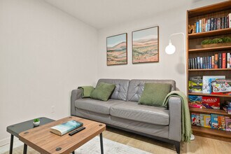 84 Rowmont Vw NW in Calgary, AB - Building Photo - Building Photo