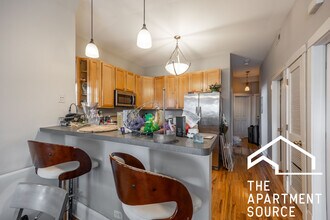 2430 N Marshfield Ave, Unit 1 in Chicago, IL - Building Photo - Building Photo