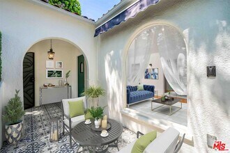 223 N Almont Dr in Beverly Hills, CA - Building Photo - Building Photo