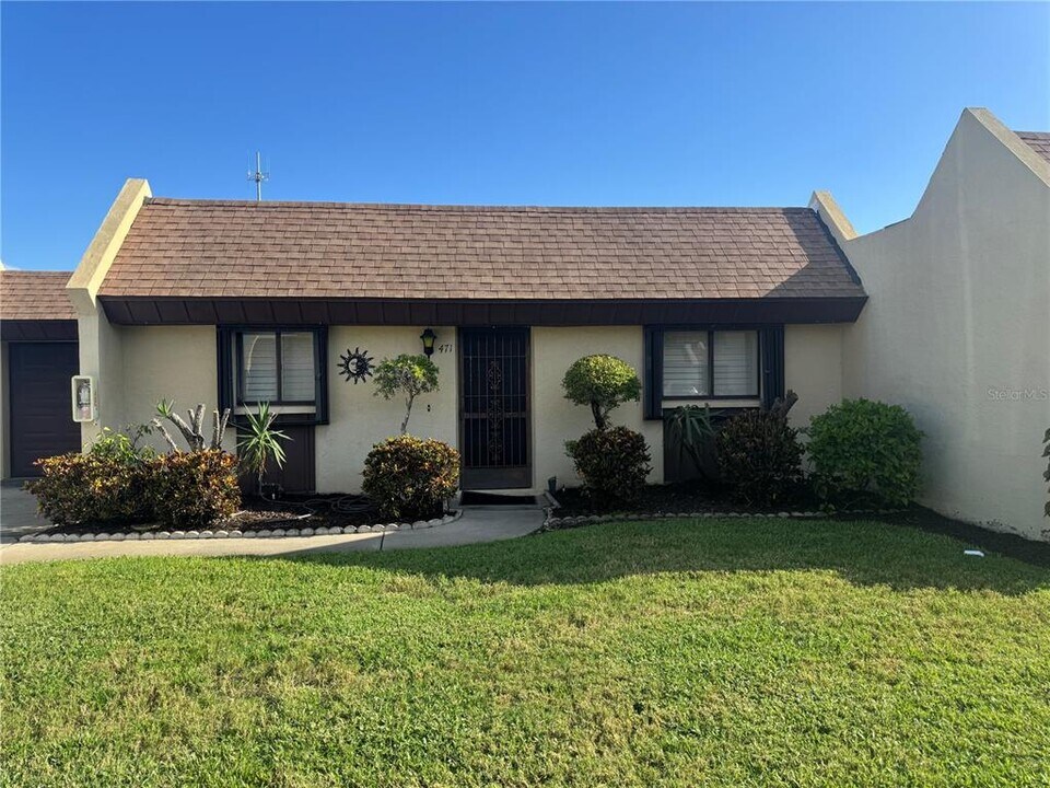 471 Albee Farm Rd in Venice, FL - Building Photo