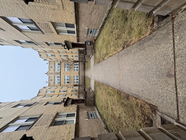 2216 W Thome Ave in Chicago, IL - Building Photo - Building Photo