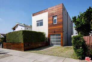 2013 Federal Ave in Los Angeles, CA - Building Photo