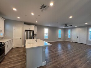 713 Silo St in Folsom, CA - Foto de edificio - Building Photo