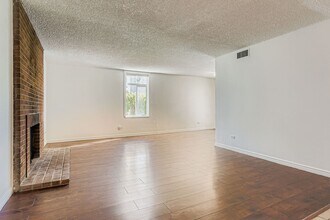 3341 S Monaco St Pkwy in Denver, CO - Building Photo - Building Photo
