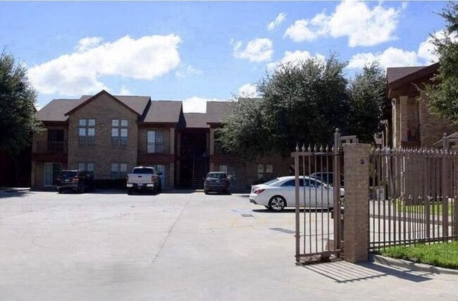 property at 9802 Cantera Ct