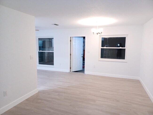 2660 Lakeview Dr-Unit -2 in Naples, FL - Building Photo - Building Photo