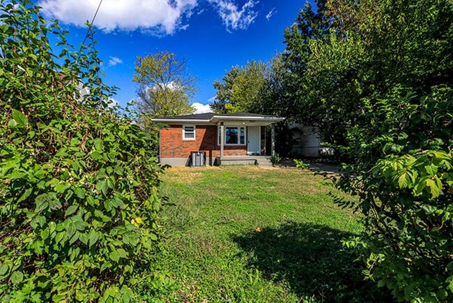 1521 Bluegrass Ave in Louisville, KY - Building Photo - Building Photo