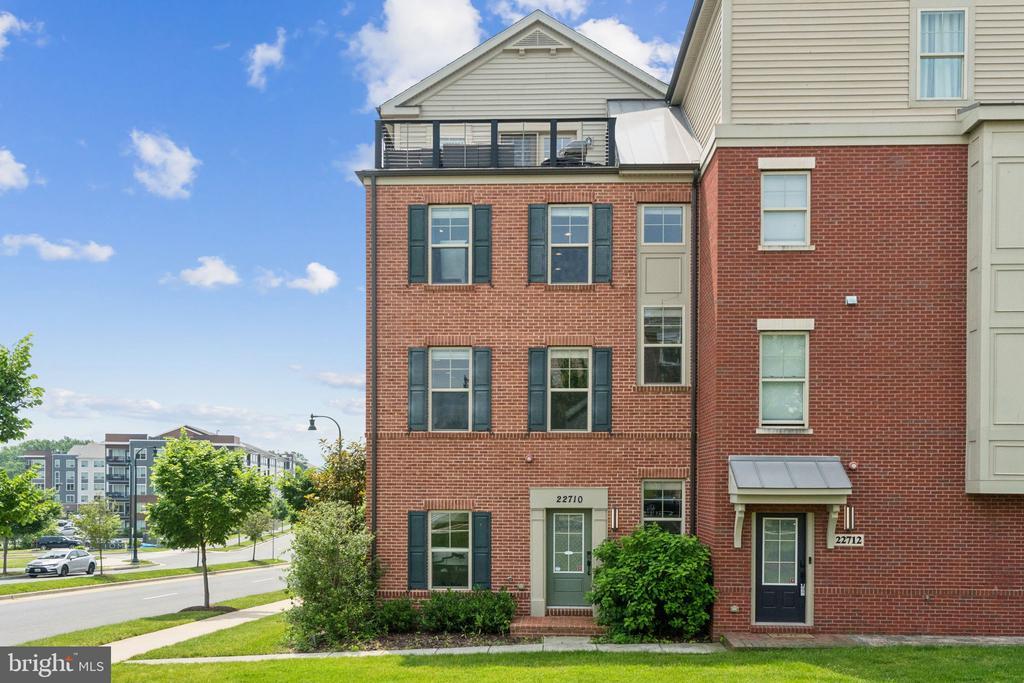 22710 Cabin Branch Ave in Clarksburg, MD - Building Photo