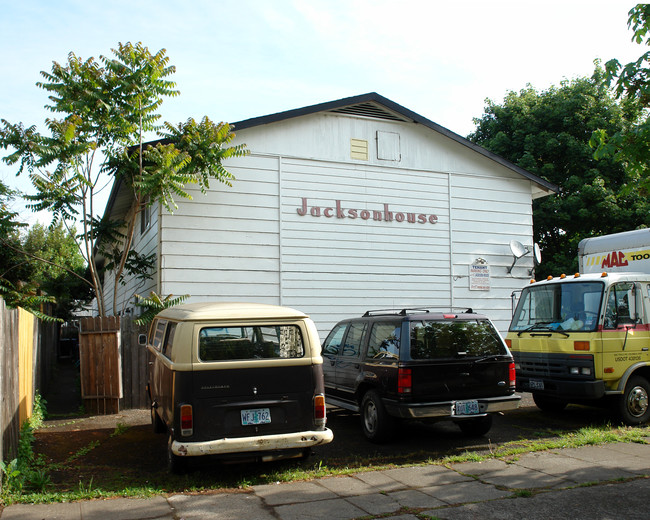 Jacksonhouse Apartments in Eugene, OR - Building Photo - Building Photo