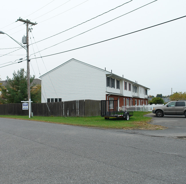 Plaza Court in Hudson, NY - Building Photo - Building Photo