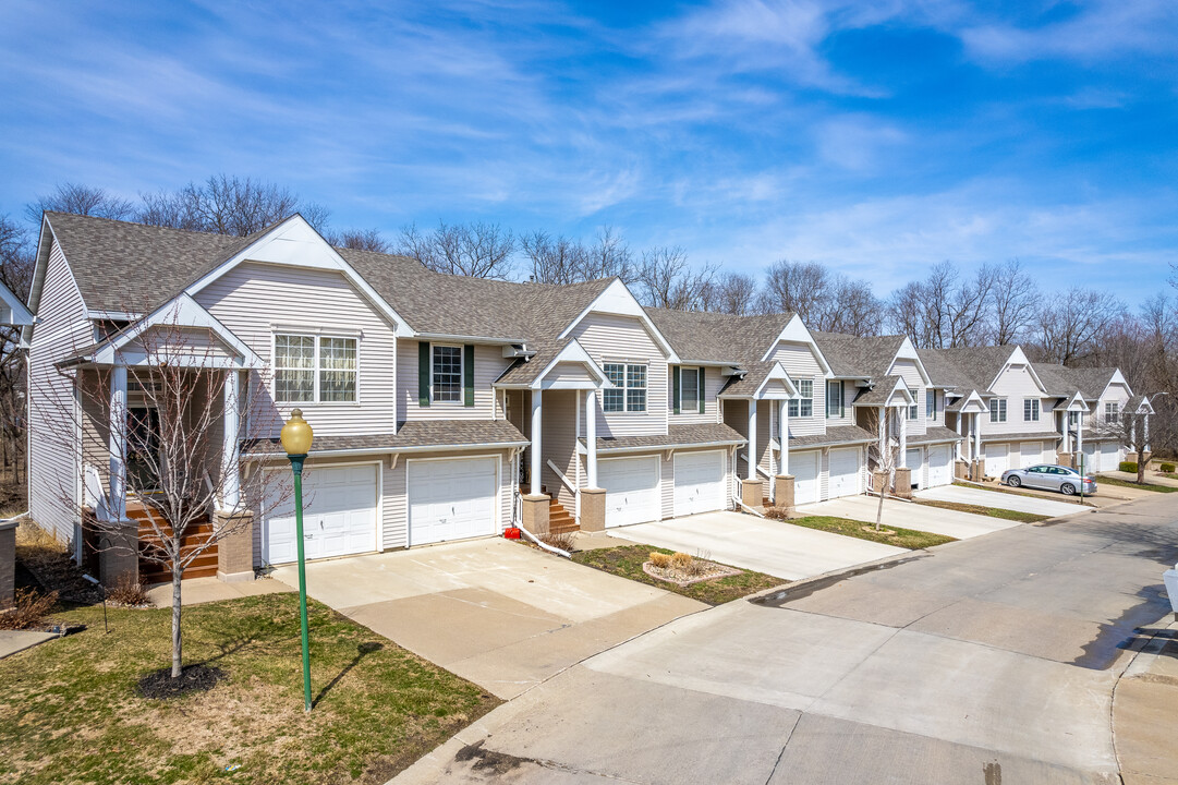 Parkside Crossing Townhomes in Urbandale, IA - Building Photo