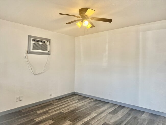 1001 Spooner St in Pasadena, TX - Foto de edificio - Building Photo