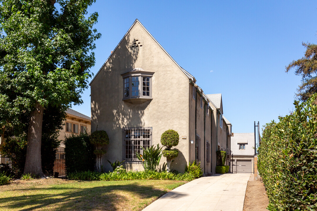 341 S Westmoreland Ave in Los Angeles, CA - Building Photo