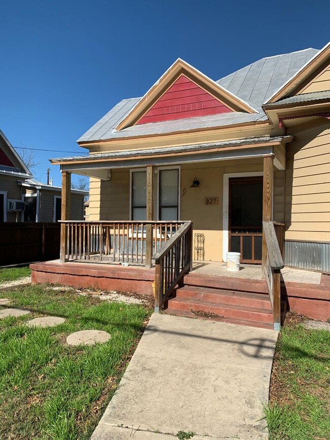 827 W Euclid Ave in San Antonio, TX - Foto de edificio - Building Photo