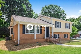1200 Castlegate Dr in Gastonia, NC - Building Photo - Building Photo
