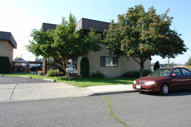 5917-5927 N Ruby St in Spokane, WA - Foto de edificio - Building Photo