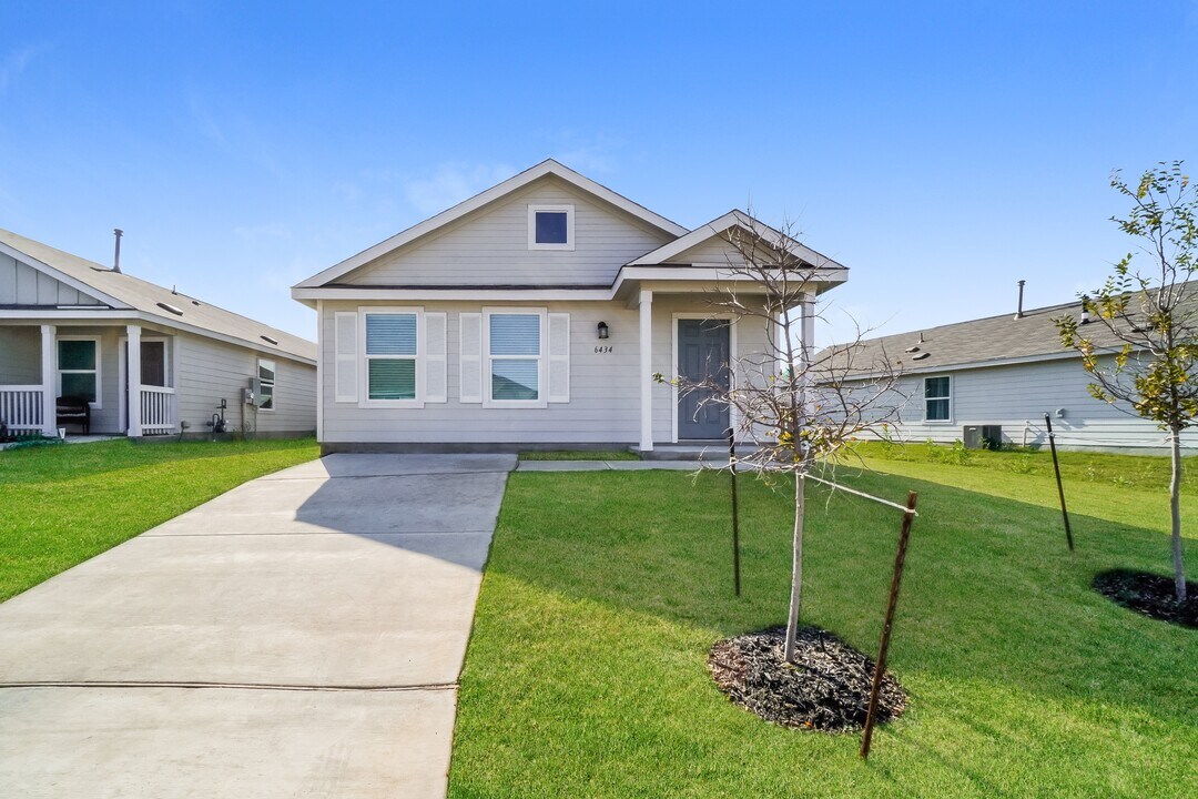 6434 Magee Run in San Antonio, TX - Building Photo