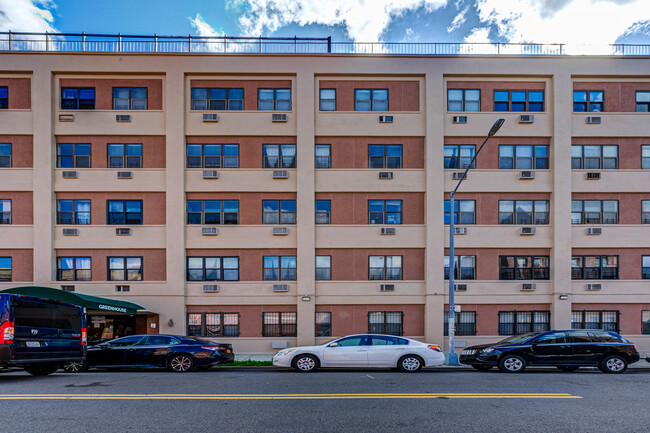 Green House Condominium in Elmhurst, NY - Foto de edificio - Building Photo