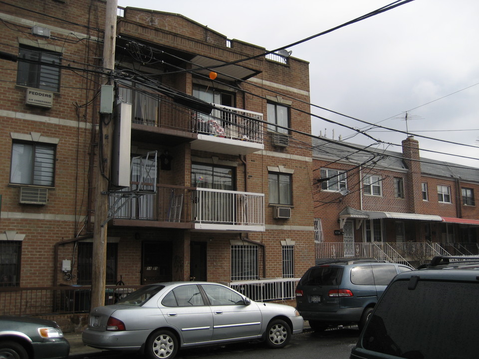 58-05 Van Cleef St in Flushing, NY - Building Photo