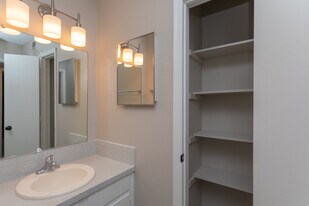 Willow Creek Apartments in Burlington, NC - Building Photo