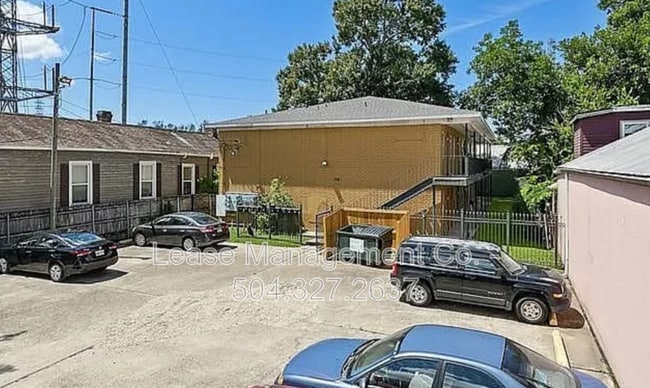 property at 1118 Monroe St