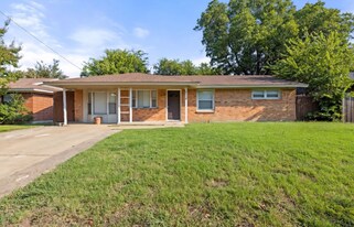 2539 Hillsboro Ave in Dallas, TX - Building Photo