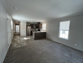 39500 Warren Rd in Canton Township, MI - Foto de edificio - Building Photo