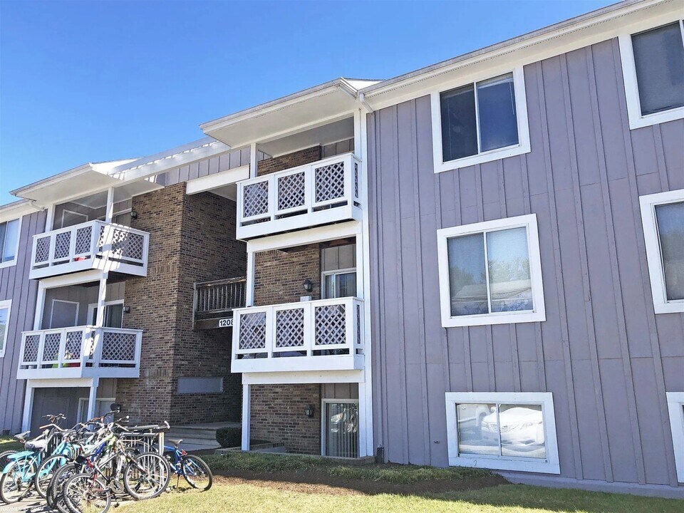 1208 University Terrace in Blacksburg, VA - Building Photo