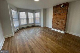 2107 Green St in Philadelphia, PA - Building Photo