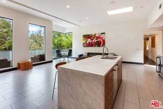 2929 Passmore Dr in Los Angeles, CA - Foto de edificio - Building Photo