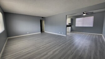 3240 N Michael Way in Las Vegas, NV - Building Photo