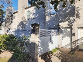 6000 Reims Rd in Houston, TX - Foto de edificio - Building Photo