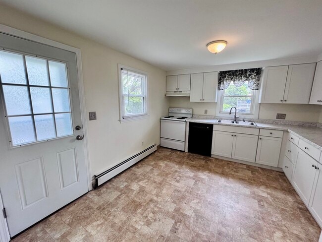 property at 494 Winnacunnet Rd