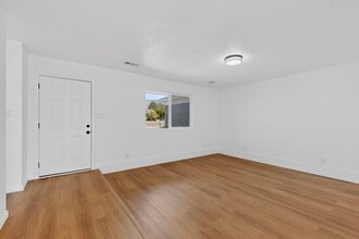 12008 Golden Gate Ave NE in Albuquerque, NM - Building Photo - Building Photo