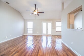 494 Forest Ridge Dr in La Vergne, TN - Building Photo - Building Photo