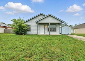 1713 Manor Garden Mnr in Greenville, TX - Building Photo