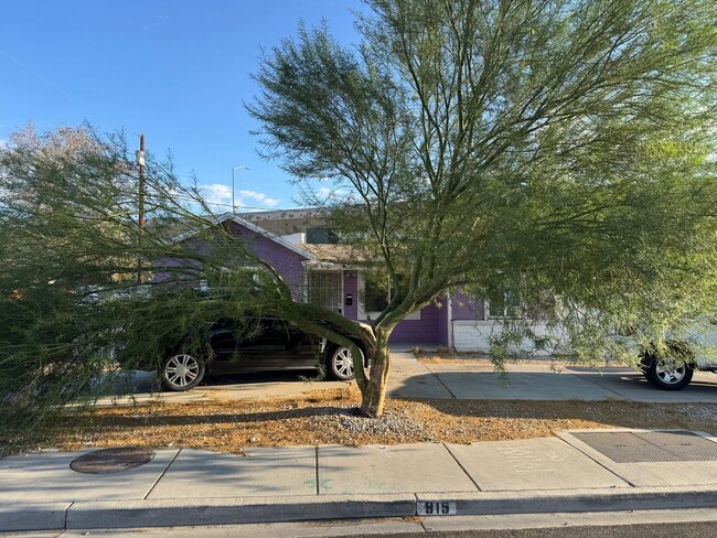 property at 915 E Mesquite Ave