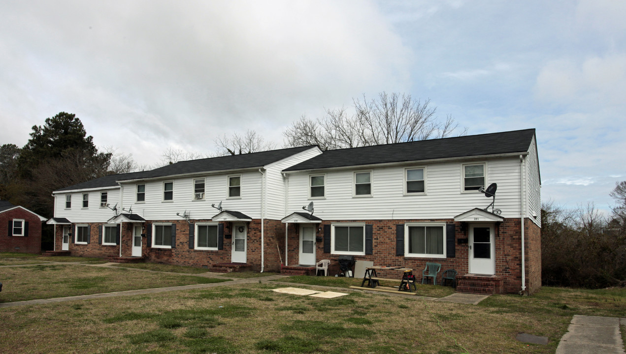 231 Edison Ave in Portsmouth, VA - Building Photo