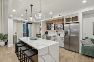 Lantower Westshore in Tampa, FL - Building Photo - Building Photo